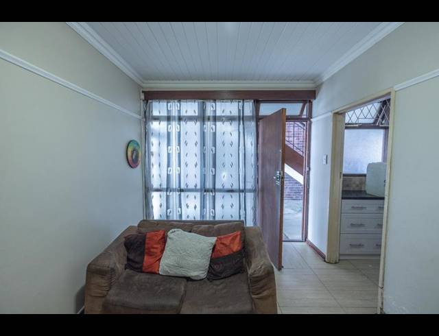 2 BEDROOM APARTMENT FOR SALE IN SUNNYSIDE